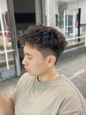 卷头发适合什么发型（卷头发适合什么发型男）