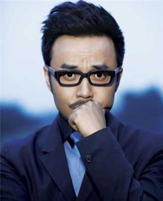 圆脸适合什么脸型（圆脸适合什么脸型男）