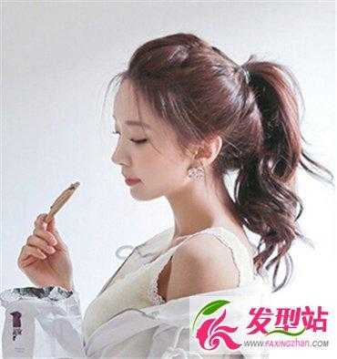 简单的发型怎么扎（简单的发型怎么扎高马尾）