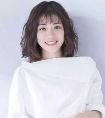 有什么好看的发型（女生问哪个发型好看怎么回复）