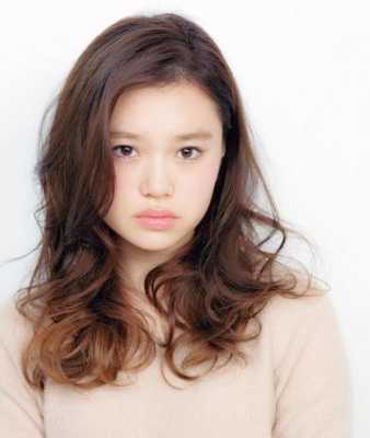 圆脸适合什么烫发（圆脸适合什么烫发型女）