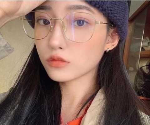 长脸戴什么眼镜（长脸的人戴什么样的眼镜好看）