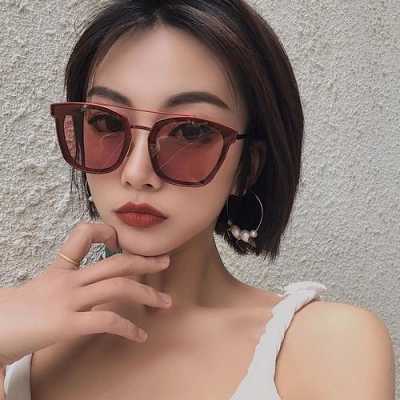 长脸戴什么眼镜（长脸的人戴什么样的眼镜好看）