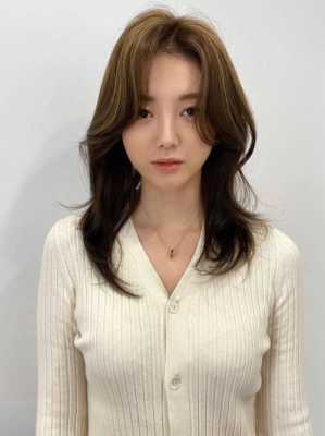 女生剪什么头发好看（发线高的女生剪什么头发好看）