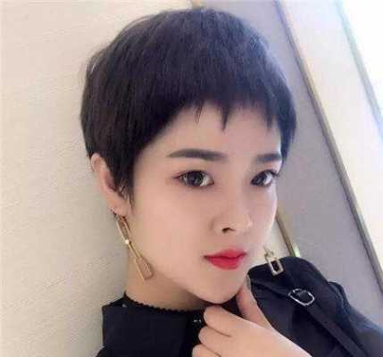 自己怎么剪长发（女生长发怎么自己在家修短一点点）