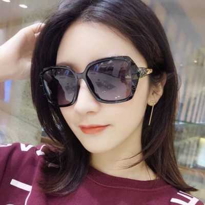 适合圆脸戴的墨镜有哪些,圆脸适合什么墨镜女生
