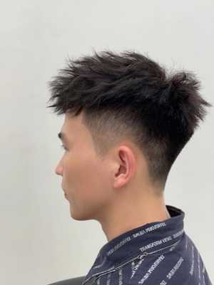 短头发怎么剪好看（男生短头发怎么剪好看）