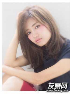 女生方脸适合什么发型（方脸适合什么发型）