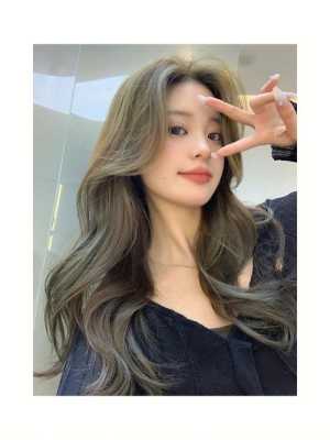 黄皮肤什么颜色显白（黄皮肤什么颜色显白头发）