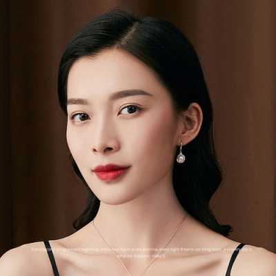 圆脸带什么耳环（圆脸带什么耳环比较旺财）