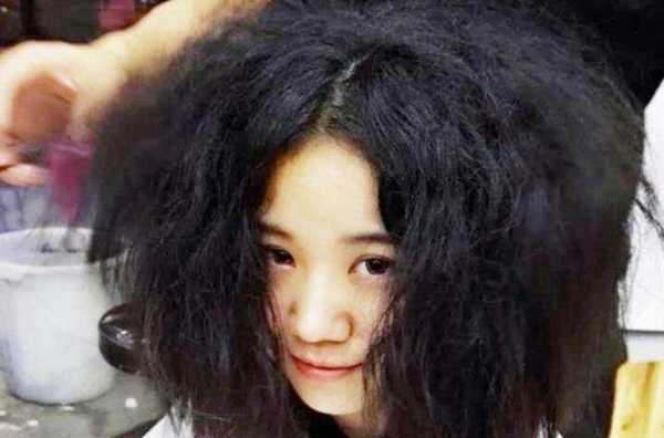 为什么有的人头发就自然卷,头发为什么会卷起来原因