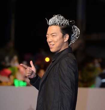 男生怎么留头发（请教男子留长发的方法）