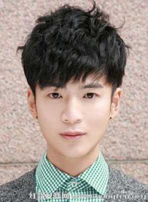蓬松头发适合什么发型（蓬松头发适合什么发型男）