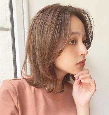 鹅蛋脸配什么发型（鹅蛋脸配什么发型好看）