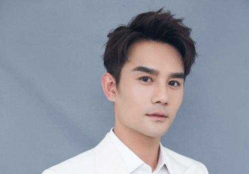 方脸的男生适合什么发型（男生方脸适合的发型）