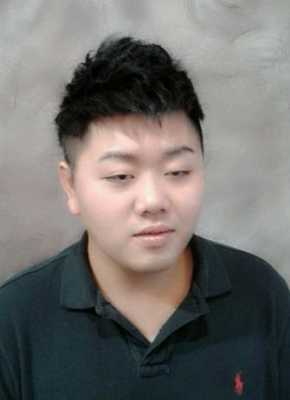 胖子脸大适合什么发型（胖子脸大适合什么发型男）