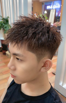现在流行什么发型男（现在流行什么发型男生）