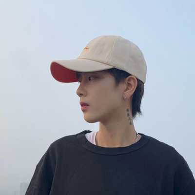 送给男生的帽子，哪个颜色好,男生什么发色显皮肤白皙有气质