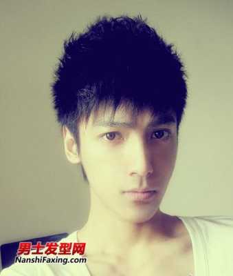 长瓜子脸适合什么发型（长瓜子脸适合什么发型男）