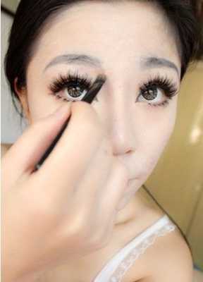 怎么化大眼妆（眼睛很大适合化什么妆）