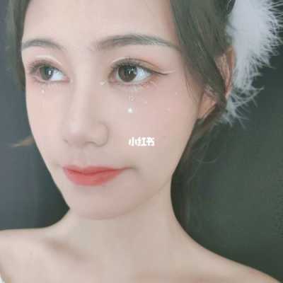 化妆怎么画的（化妆怎么画的很白）