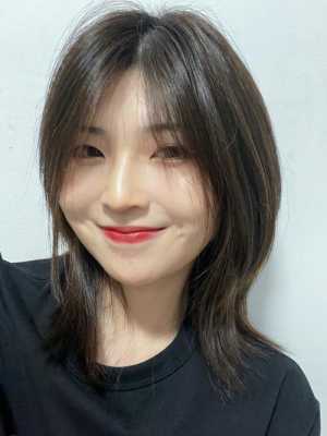 脸瘦的人适合什么发型（脸瘦的人适合什么发型女的）
