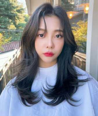 中分刘海适合什么脸型（女孩刘海如果中分好看吗？适合什么脸型）