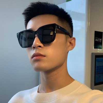 大圆脸适合什么墨镜（大圆脸适合什么墨镜男士）
