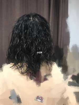 我原来头发不卷现在自来卷了越来越卷这是怎么回事,头发变卷是什么原因造成的