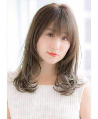 中长发怎么剪好看图片（中长发怎么剪好看图片女）