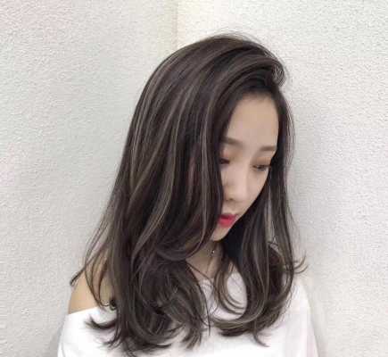 长头发适合染什么颜色（拉直了的长头发，染什么颜色好看）