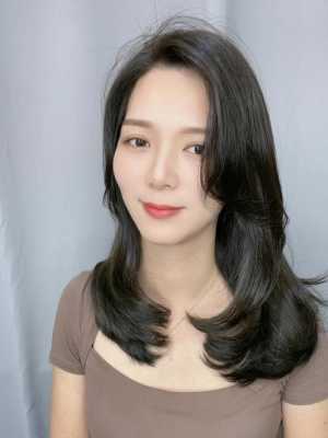 女生染什么颜色头发显白（染什么颜色既能盖白发又显白）