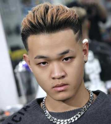 脸有点圆适合什么发型（脸有点圆适合什么发型男生）