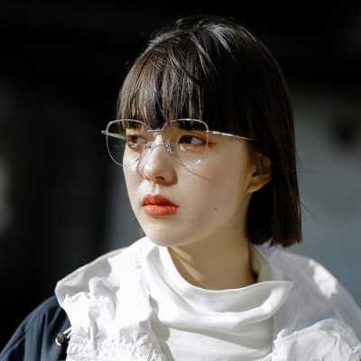 鹅蛋脸适合什么眼镜框