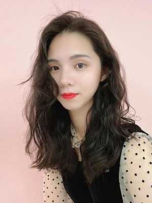 圆脸适合什么头型女（圆脸适合什么头型女图片）