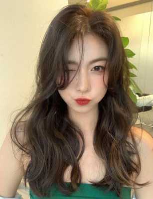 自然卷的头发怎么打理（自然卷的头发怎么打理女生）