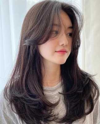 方形脸女生适合什么发型（方形脸女生适合什么发型图片）