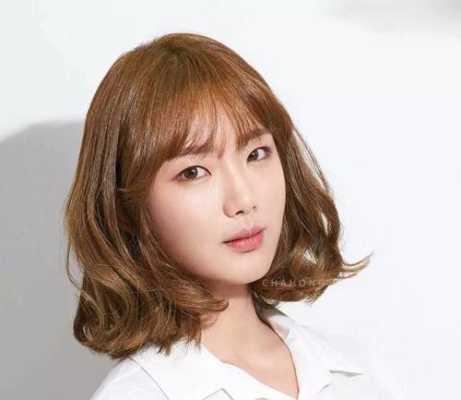 五官圆润的人适合什么发型,脸短又圆适合什么发型女