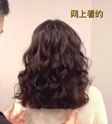 刚烫的头发怎么打理（第一次烫完头发怎么护理）