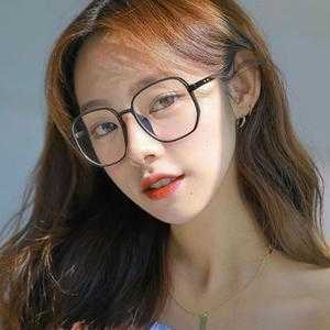 圆框眼镜适合什么脸型（圆框眼镜适合什么脸型的人戴）