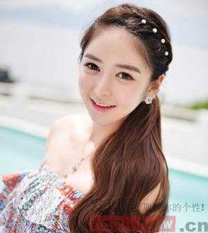 瓜子脸适合扎什么发型（瓜子脸适合扎什么发型女）