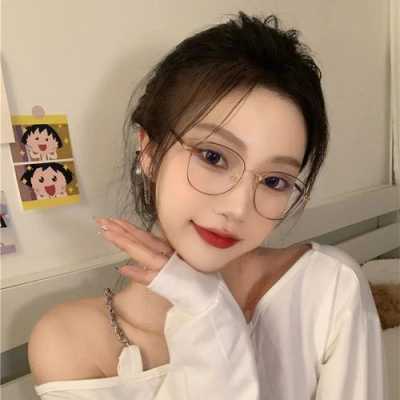 瓜子脸戴什么眼镜好看（瓜子脸的女生戴什么眼镜好看）