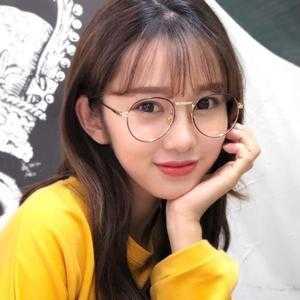 瓜子脸戴什么眼镜好看（瓜子脸的女生戴什么眼镜好看）