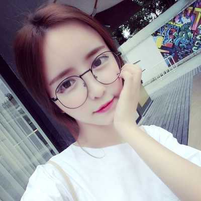 瓜子脸戴什么眼镜好看（瓜子脸的女生戴什么眼镜好看）