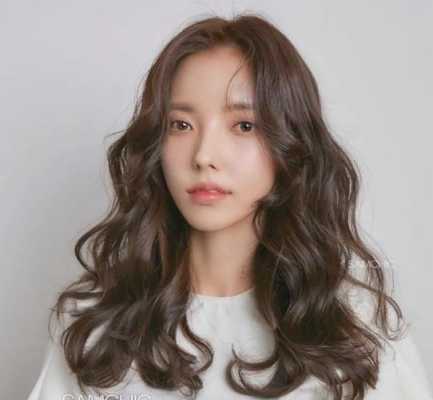 中长发适合烫什么发型,中长烫什么发型显年轻女