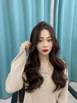 中长发适合烫什么发型,中长烫什么发型显年轻女