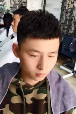 锥形脸适合什么发型（锥形脸适合什么发型男）