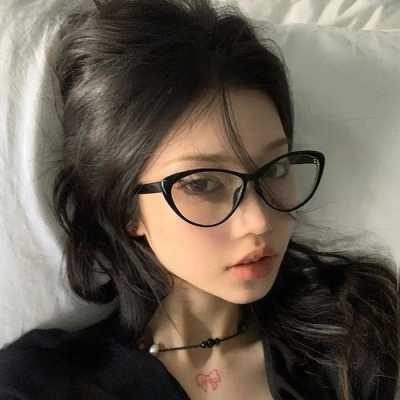 三角脸适合什么眼镜