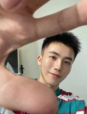 发量太多适合什么发型（发量太多适合什么发型男生）