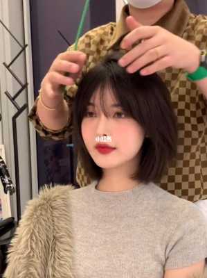 小头小脸适合什么发型（小头小脸适合什么发型女）